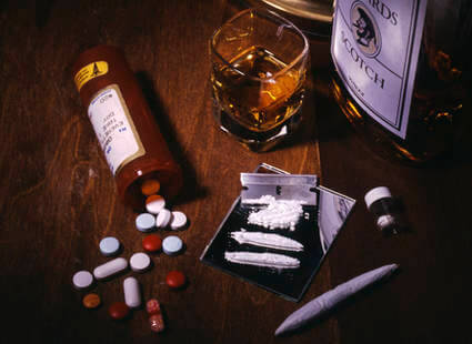 Obično se u početku radi o eksperimentiranju sa drogom – narkofiliji.