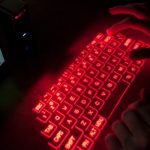 Cube Laser Virtual Keyboard – futuristička virtualna “tipkovnica”, koja je u biti laserska projekcija obične tipkovnice na bilo kojoj podlogi