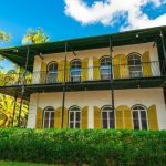 U ovoj kući na Key Westu na Floridi, veliki Ernest Hemingway je proveo osam godina života. U sjećanje na njega u njoj je napravljen muzej, u kojem su posvuda mačke, za koje vodiči govore da su potomci omiljenih Hemingwayovih ljubimaca.