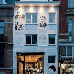 Ukrašavanje ulaza u knjižaru Ptyx u Bruxellesu zahtjevalo je zasigurno puno vremena i truda. Naime na fasadi su ispisani citati Virginie Woolf, Jorge Luis Borgesa te Jamesa Joycea te iscrtani njihovi profili