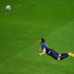 Robin van Persie zabija legendarni gol protiv Španjolske