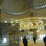 Unutrašnjost treće po veličini džamije u Turskoj
