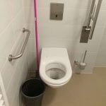 Prilagođena WC školjka| foto: Studenti s invaliditetom