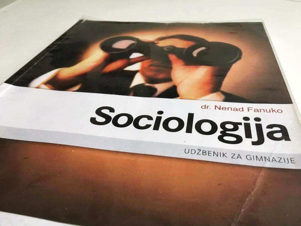 udžbenik iz sociologije