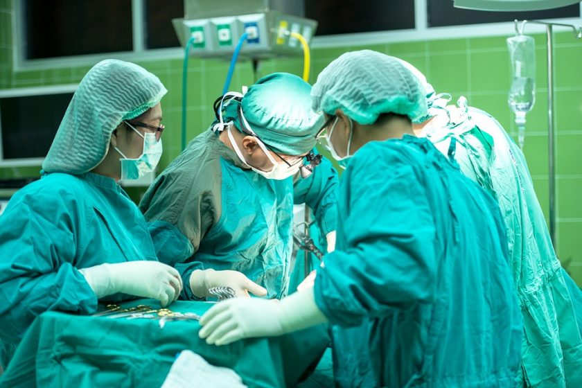liječnici u operacijskoj sali