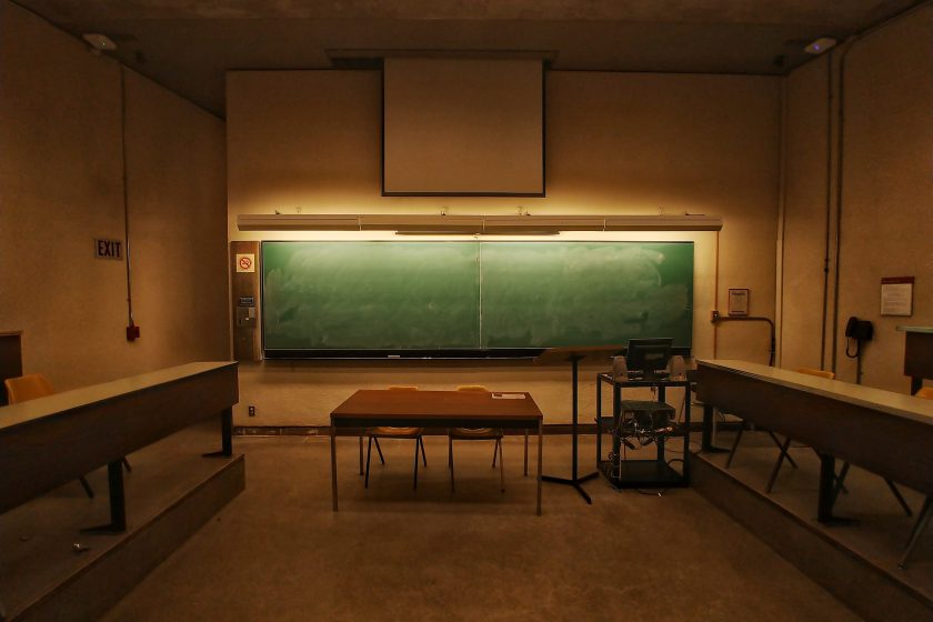 učionica u mraku