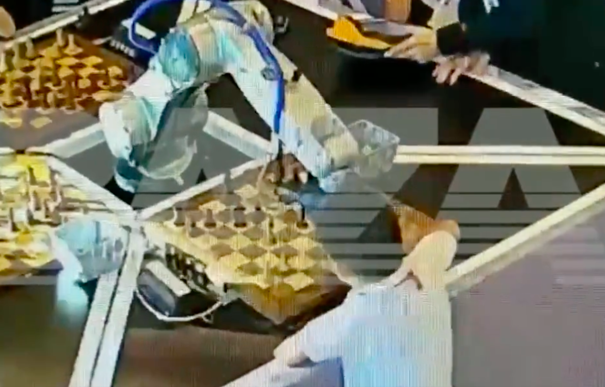 snimka s kamere na šahovskom turniru u moskvi