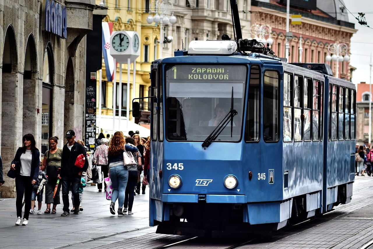 stari plavi tramvaj, 'jedinica', na zagrebačkim ulicama