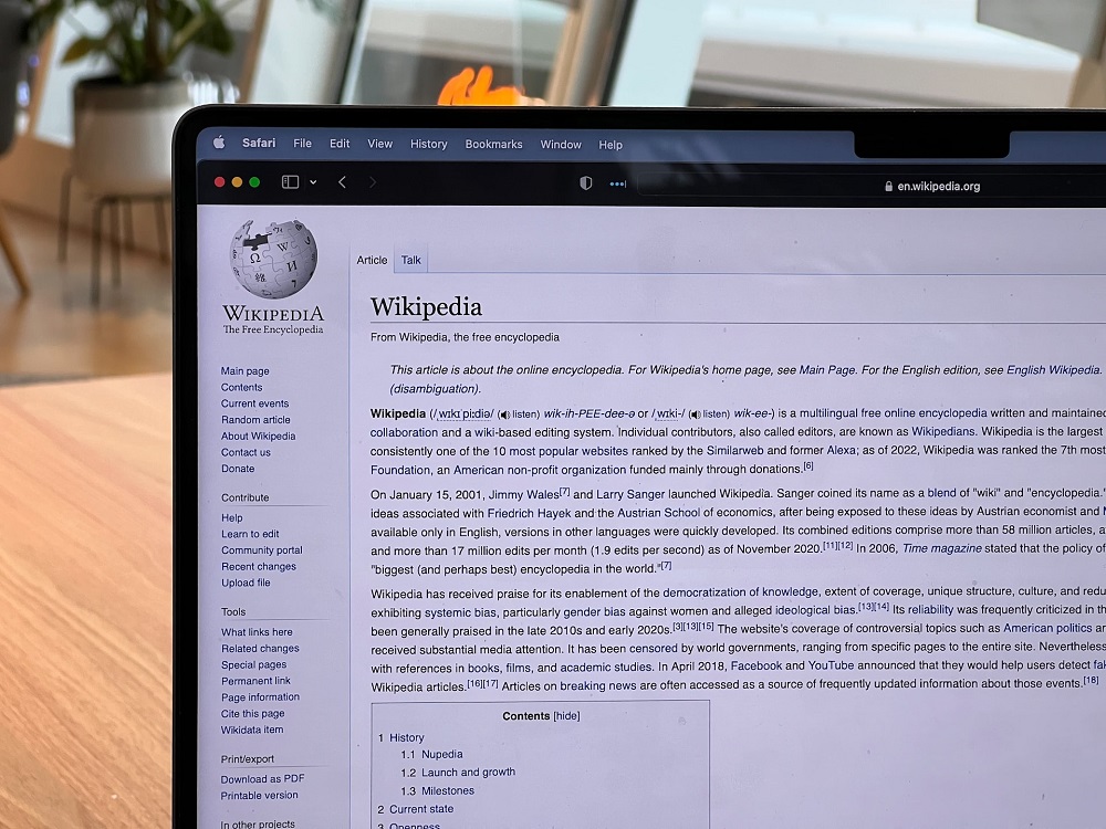wikipedia na laptopu