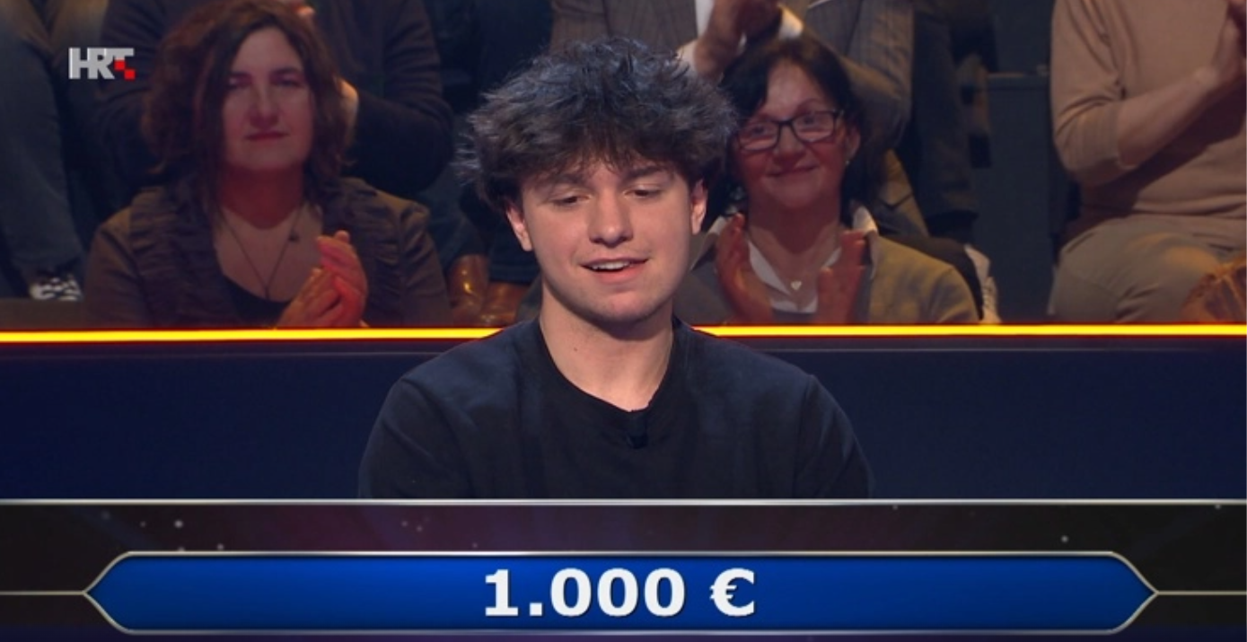 student antonio crne kose i u crnoj majici sjedi na vrućoj stolici u tv kvizu tko želi biti milijunaš, prikazan je i njegov osvojeni iznos od 1.000 eura