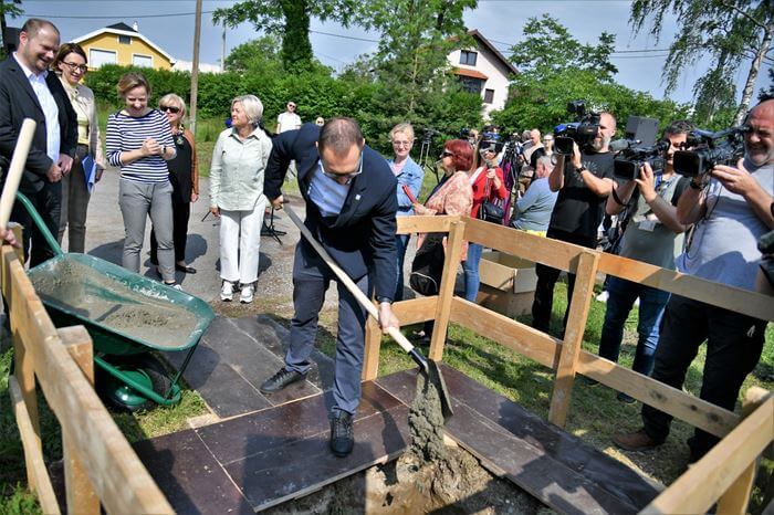 Nakon 30 godina konačno se gradi nova škola: Gradonačelnik Tomašević postavio kamen temeljac