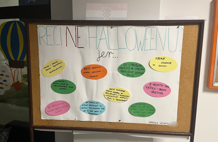 plakat protiv halloweena u školi