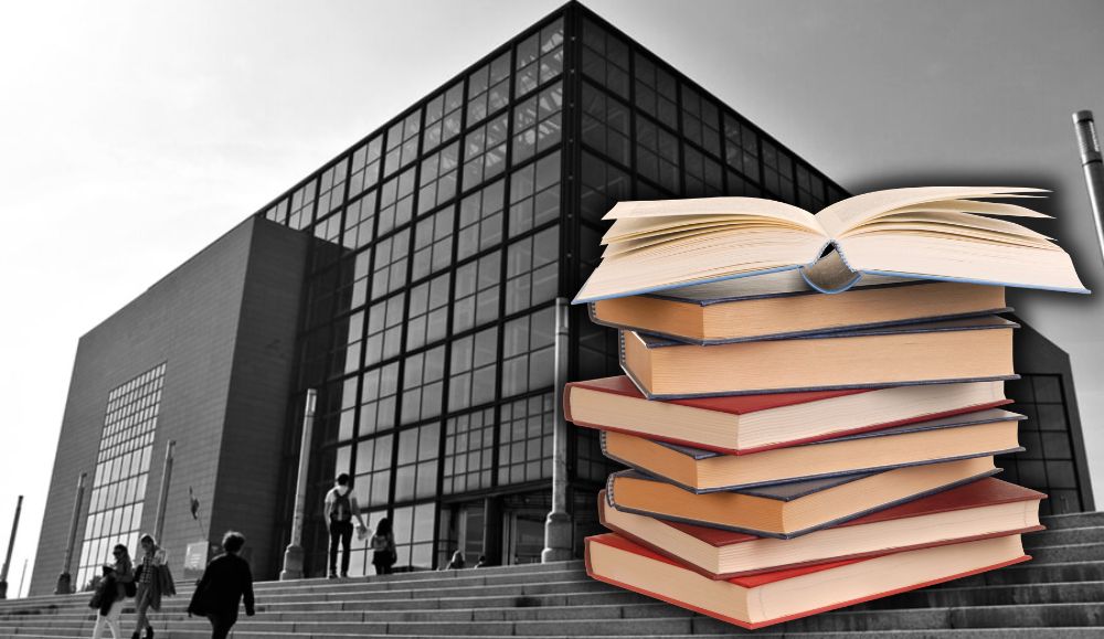 Nacionalna i sveučilišna knjižnica u Zagrebu i naslagane knjige u boji