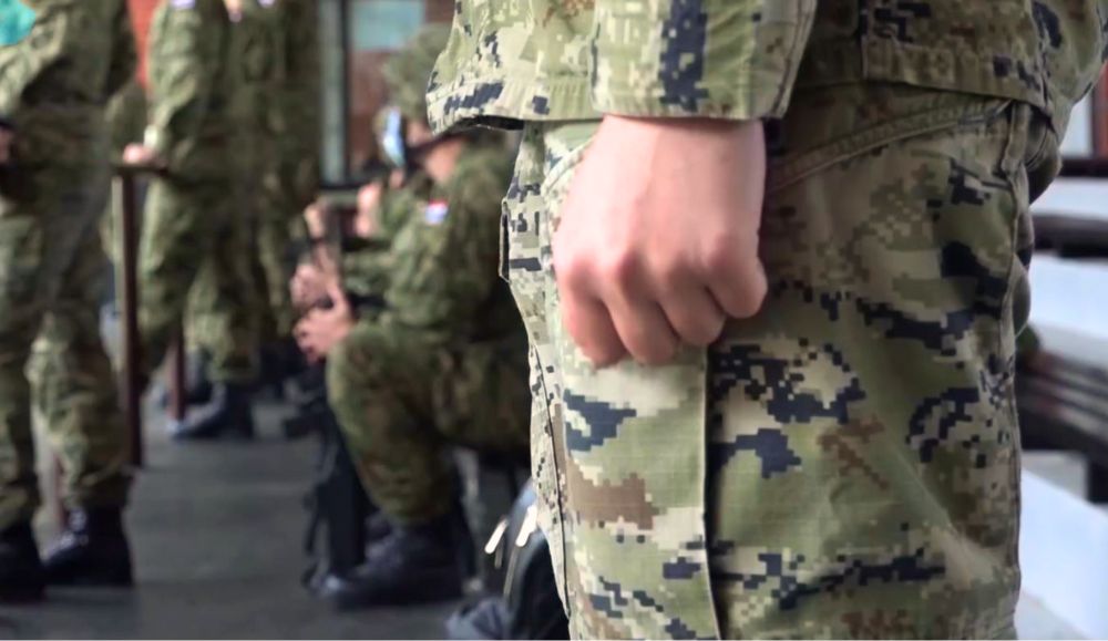 vojnici u uniformama
