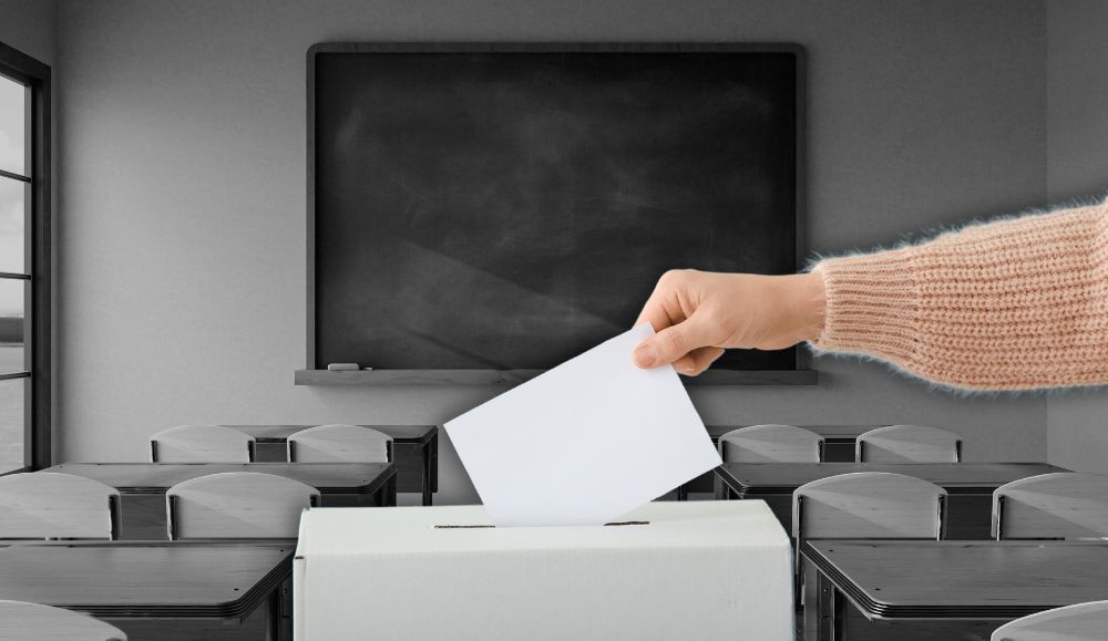učionica u pozdaini, ruka koja stavlja listić u glasačku kutiju